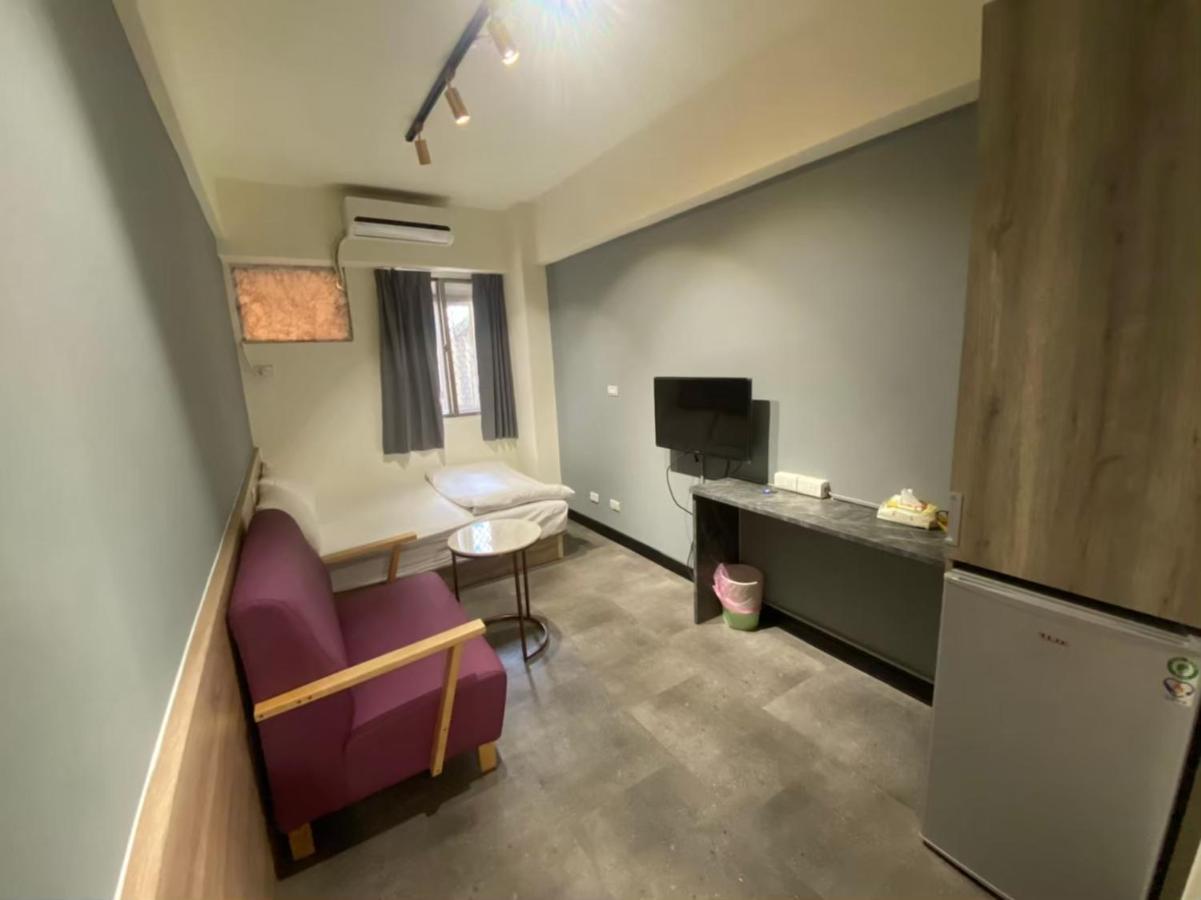 Fengjia Gift Box Homestay Taichung Extérieur photo