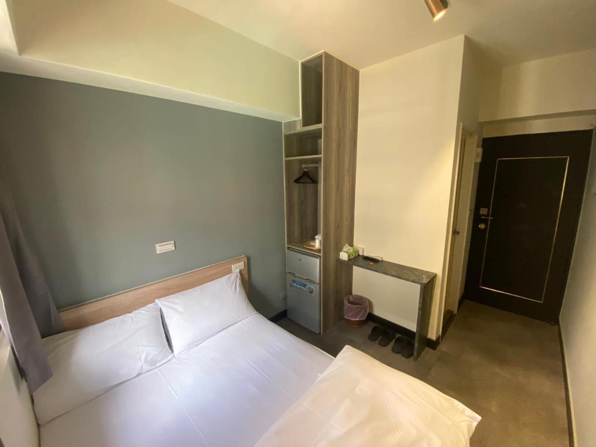 Fengjia Gift Box Homestay Taichung Extérieur photo