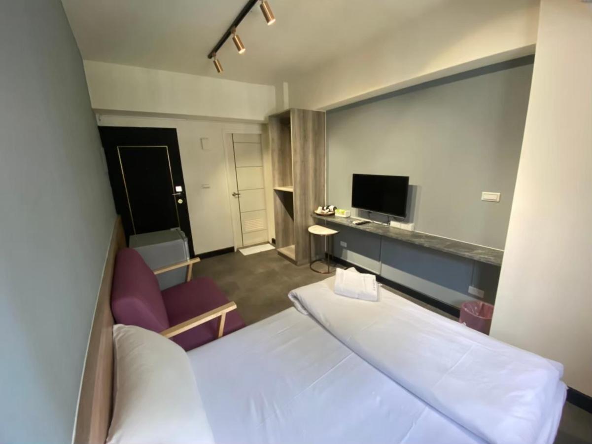 Fengjia Gift Box Homestay Taichung Extérieur photo
