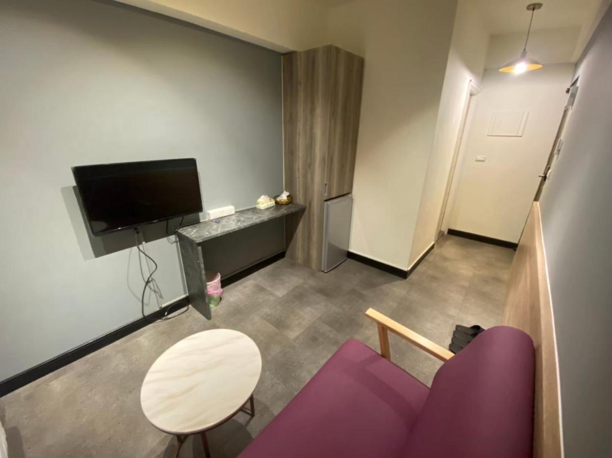 Fengjia Gift Box Homestay Taichung Extérieur photo