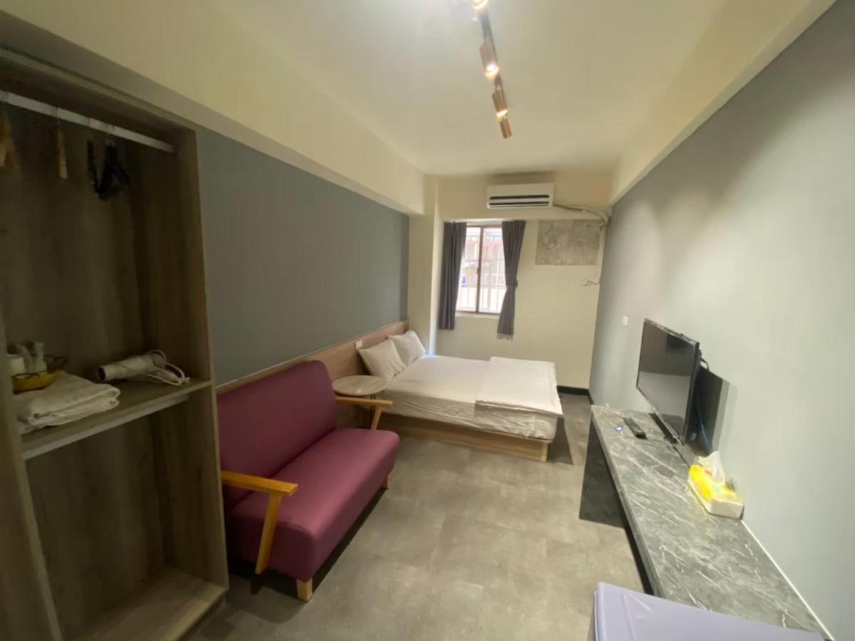 Fengjia Gift Box Homestay Taichung Extérieur photo
