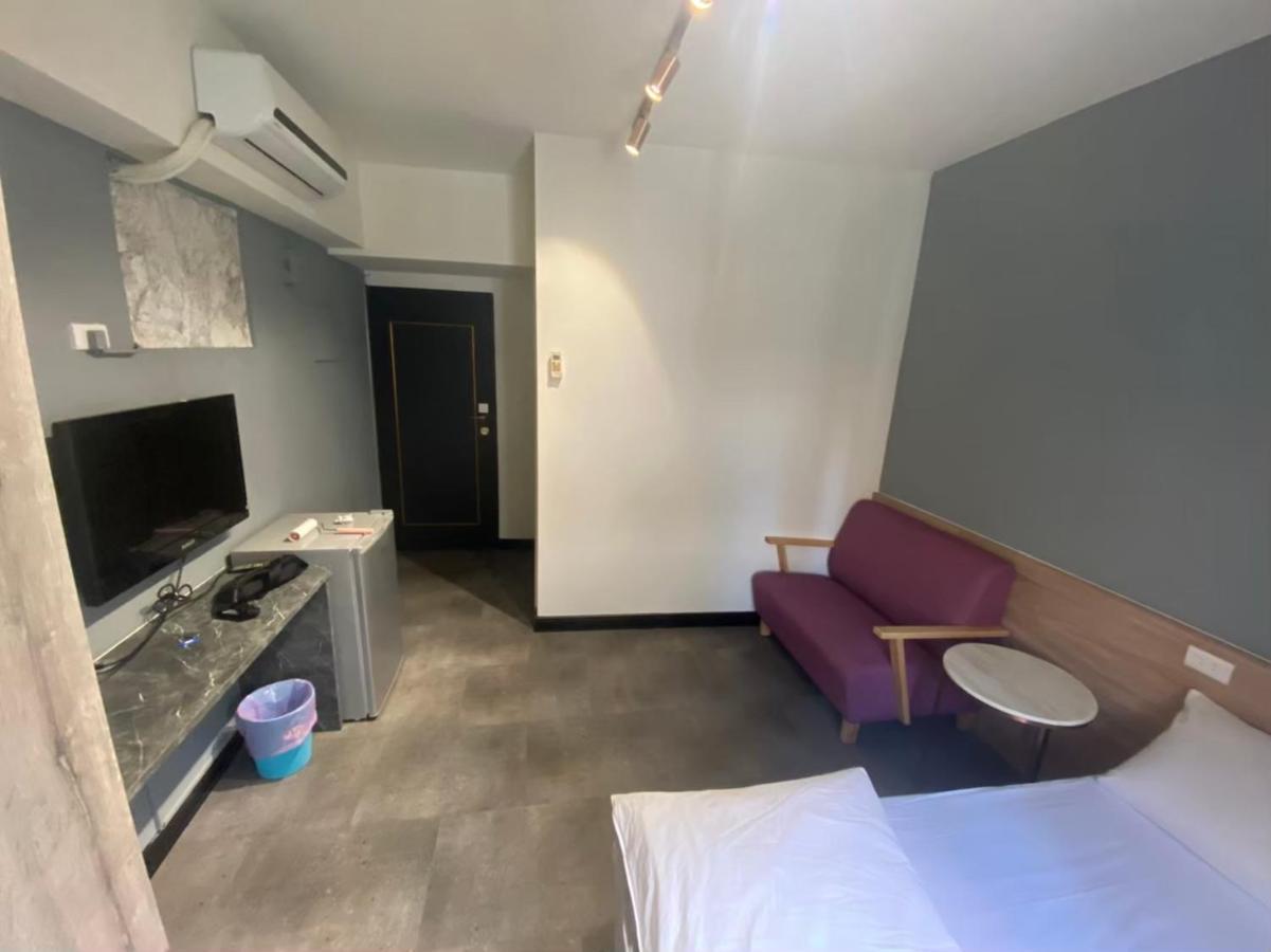 Fengjia Gift Box Homestay Taichung Extérieur photo