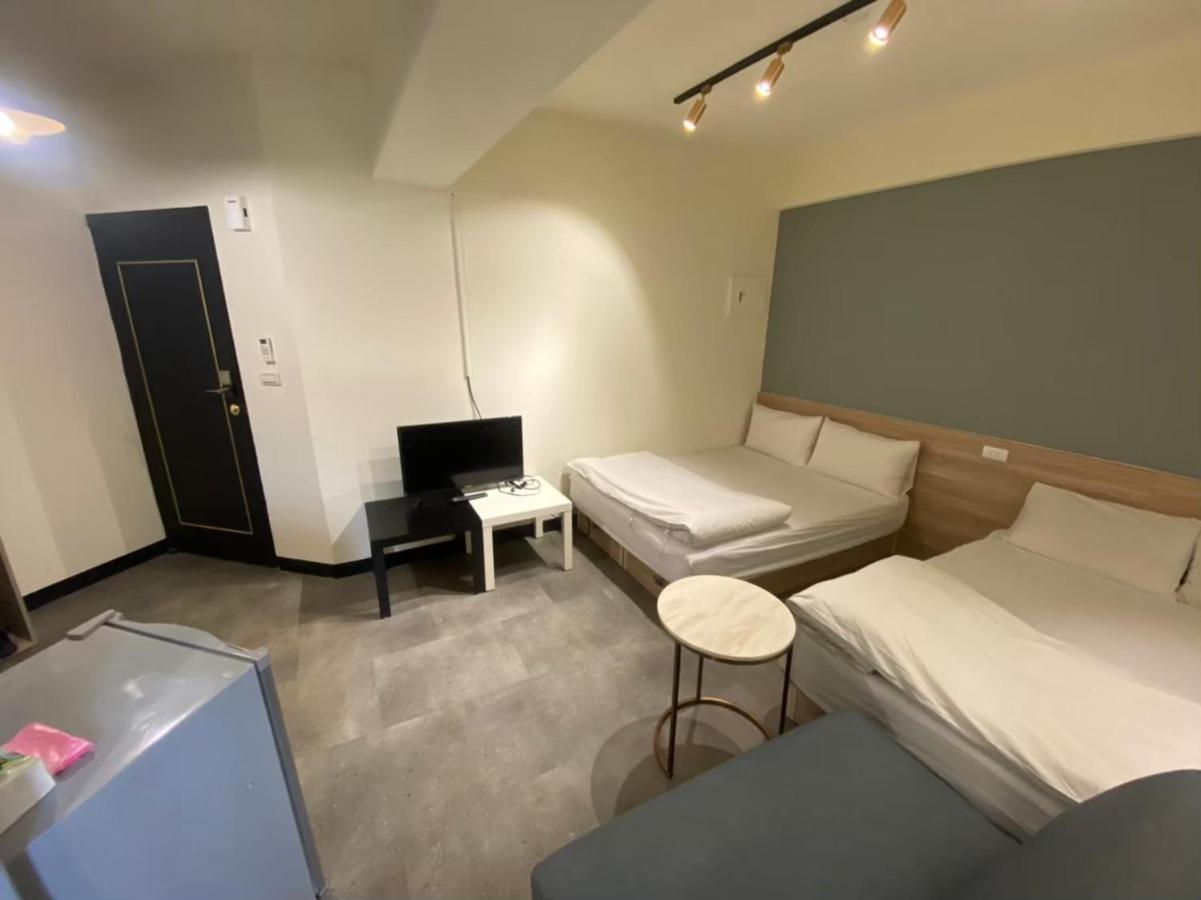 Fengjia Gift Box Homestay Taichung Extérieur photo
