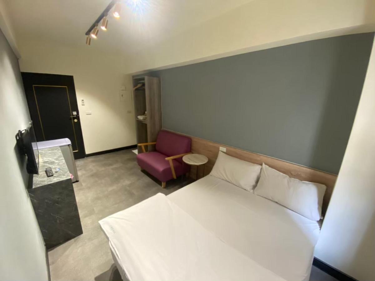 Fengjia Gift Box Homestay Taichung Extérieur photo