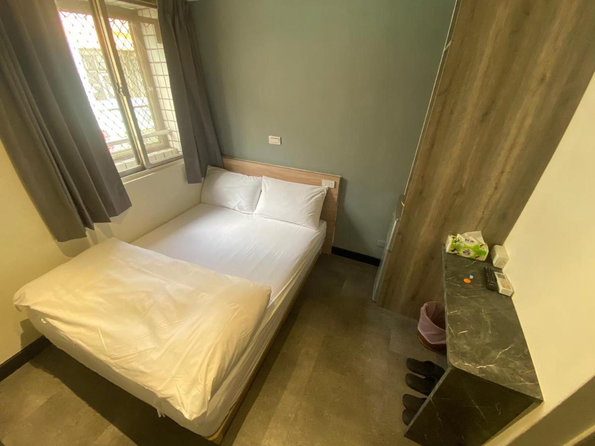 Fengjia Gift Box Homestay Taichung Extérieur photo