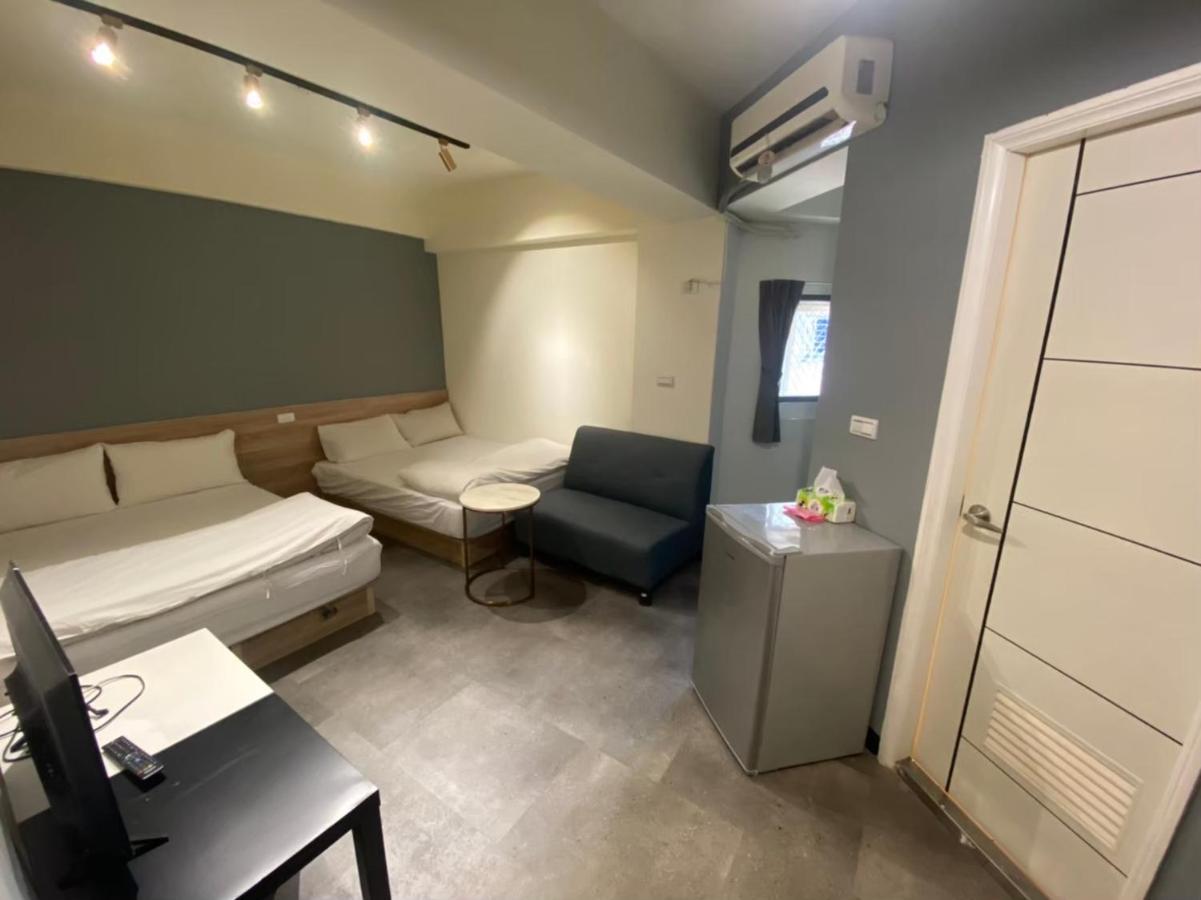 Fengjia Gift Box Homestay Taichung Extérieur photo