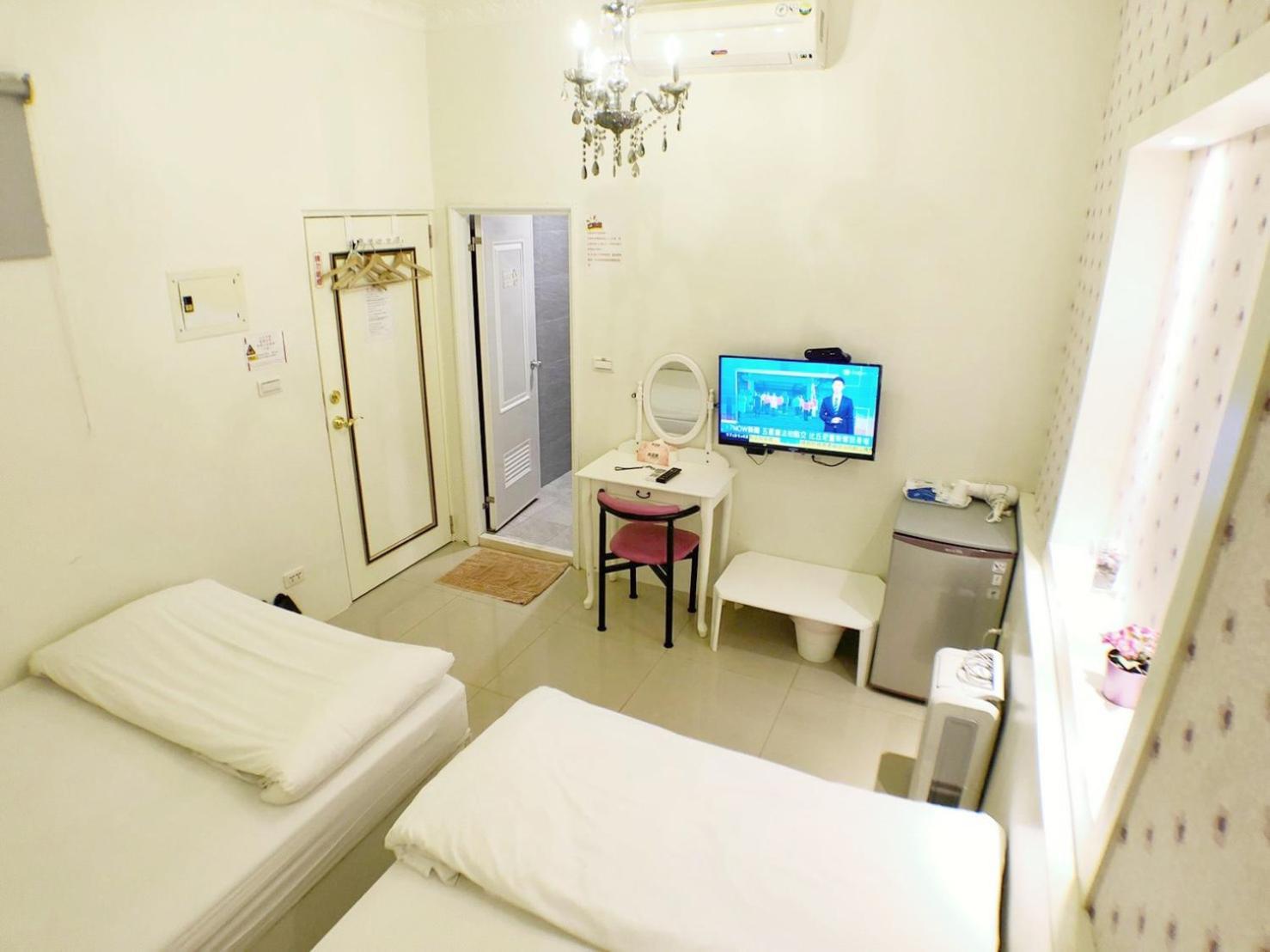Fengjia Gift Box Homestay Taichung Extérieur photo
