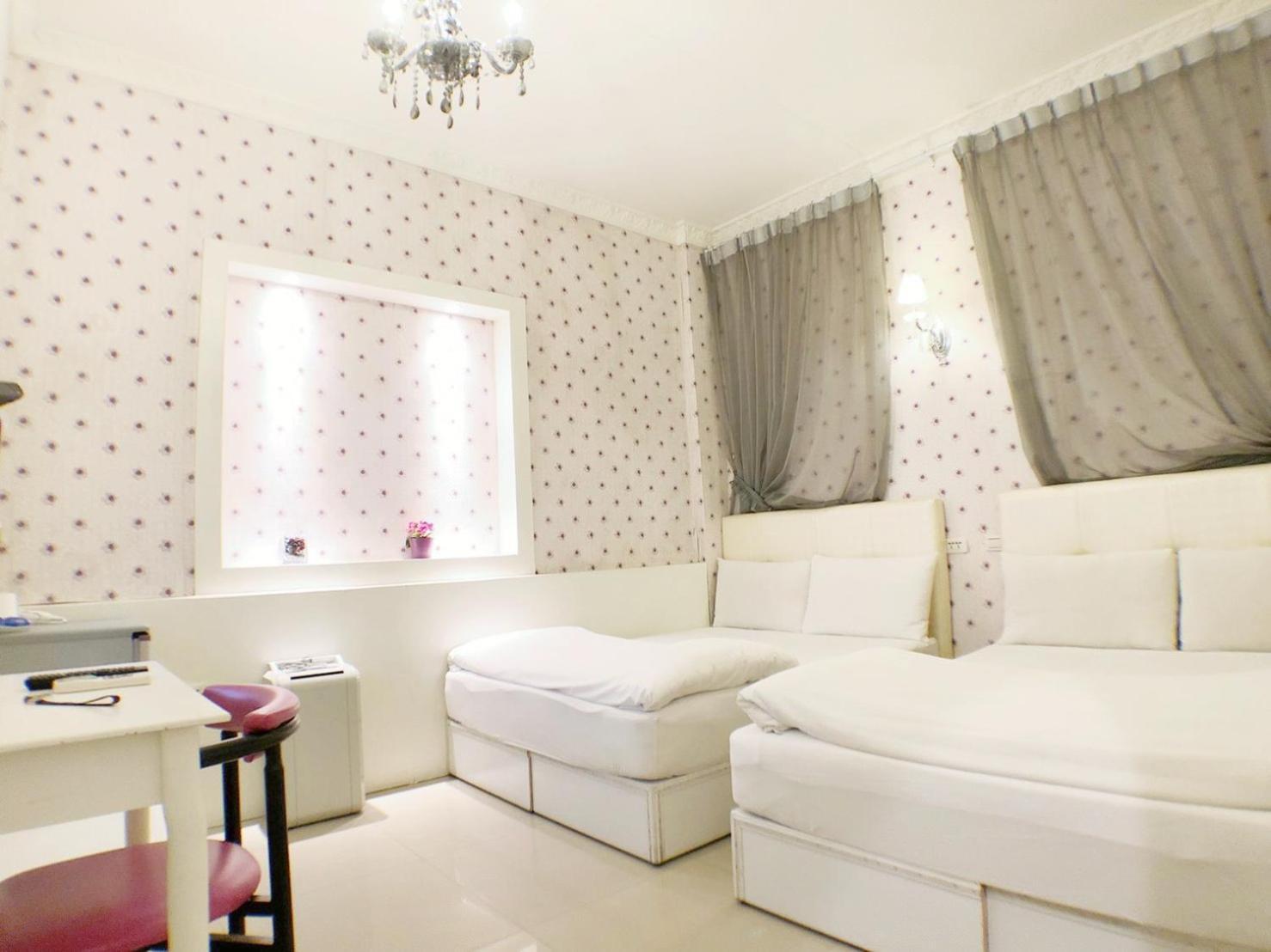 Fengjia Gift Box Homestay Taichung Extérieur photo