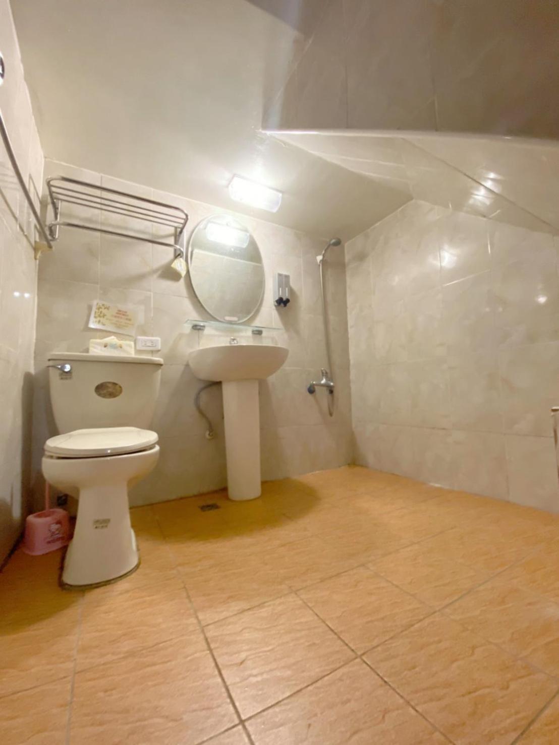 Fengjia Gift Box Homestay Taichung Extérieur photo
