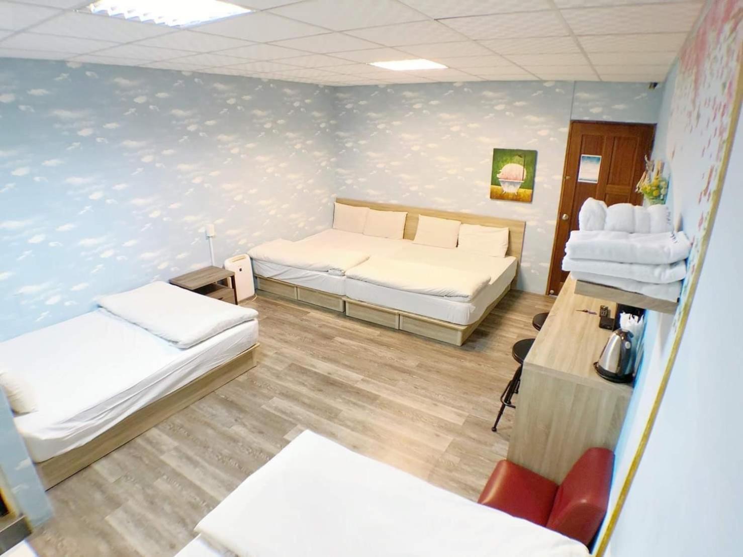 Fengjia Gift Box Homestay Taichung Extérieur photo