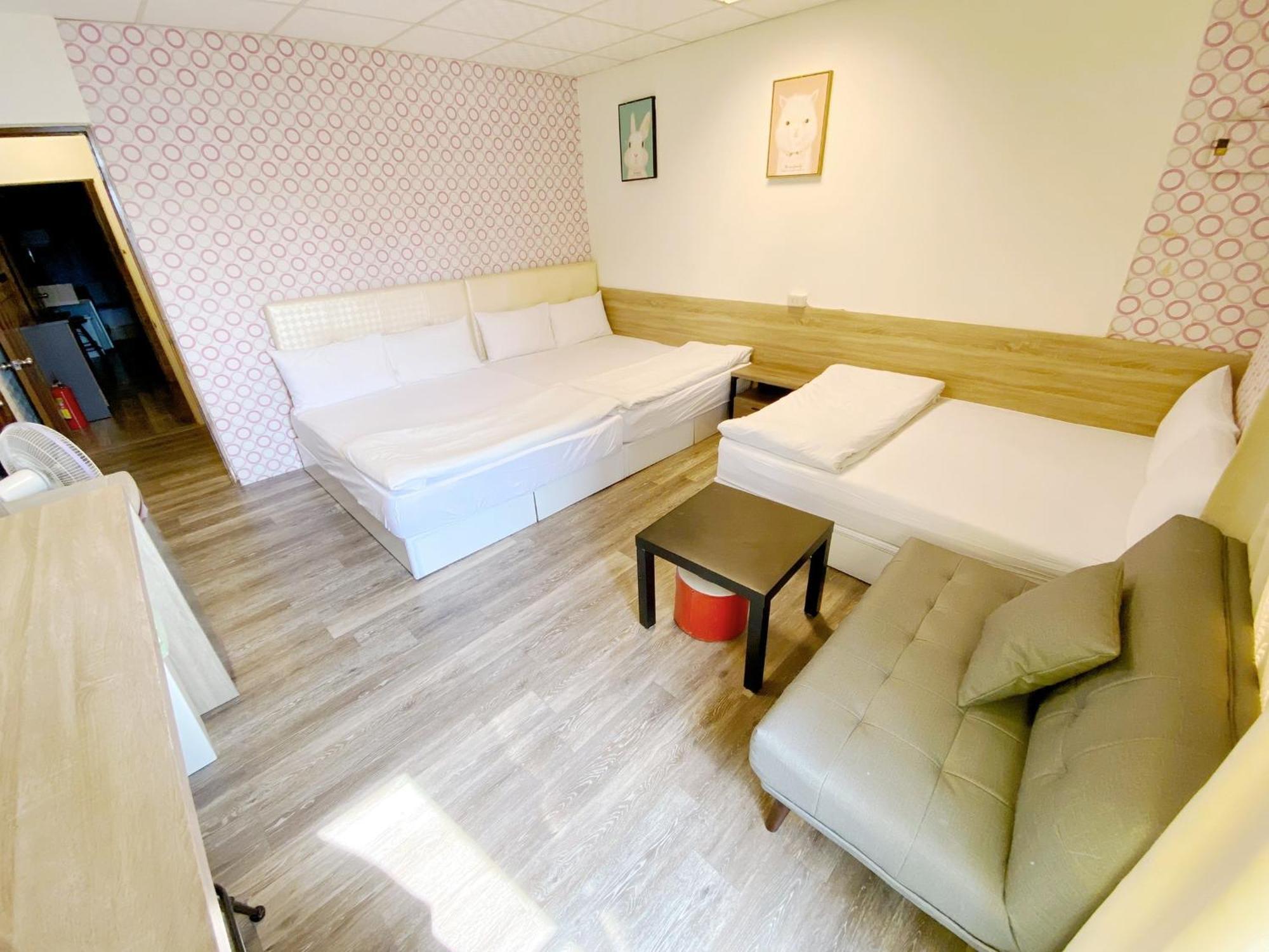 Fengjia Gift Box Homestay Taichung Extérieur photo