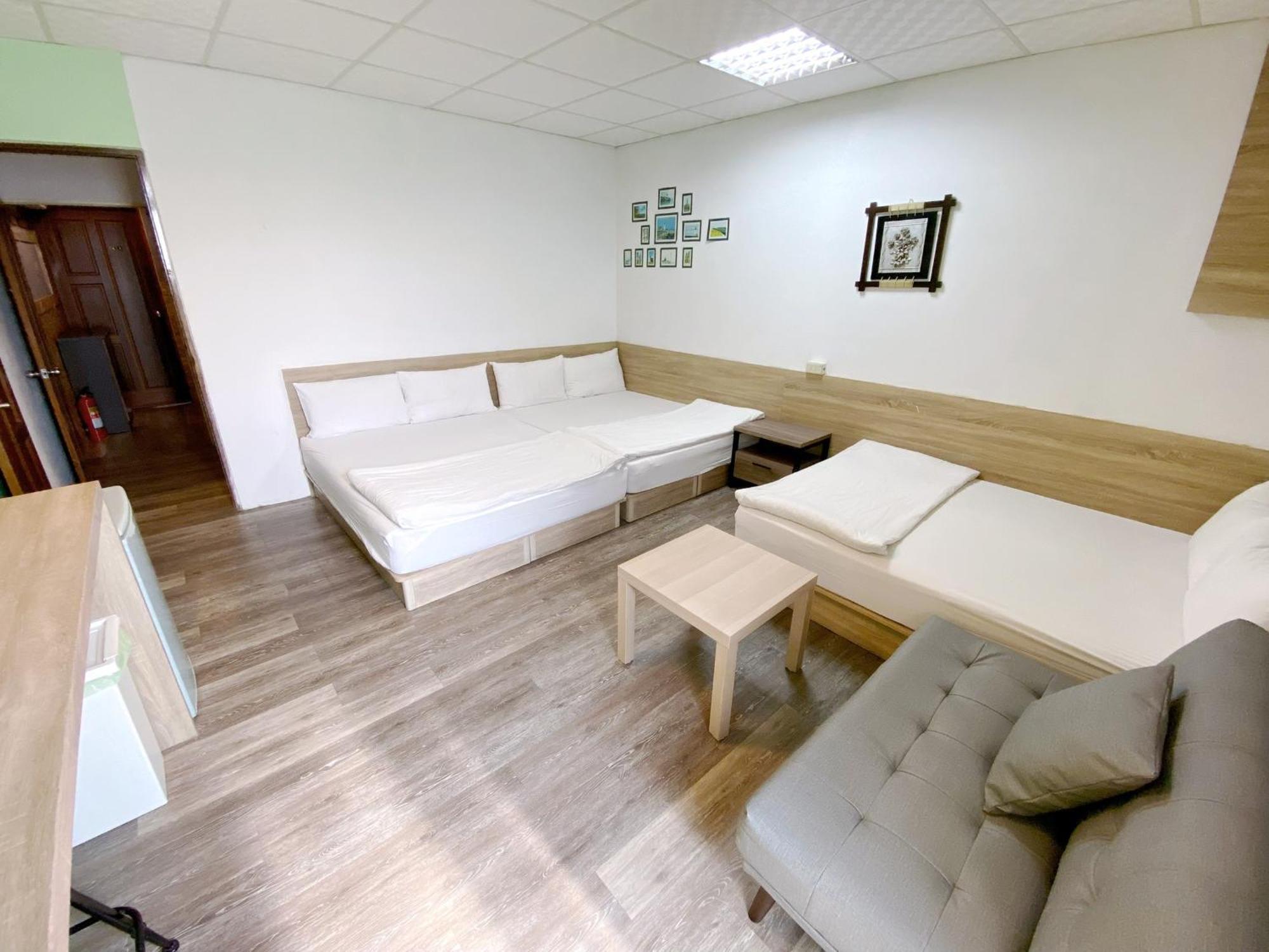 Fengjia Gift Box Homestay Taichung Extérieur photo