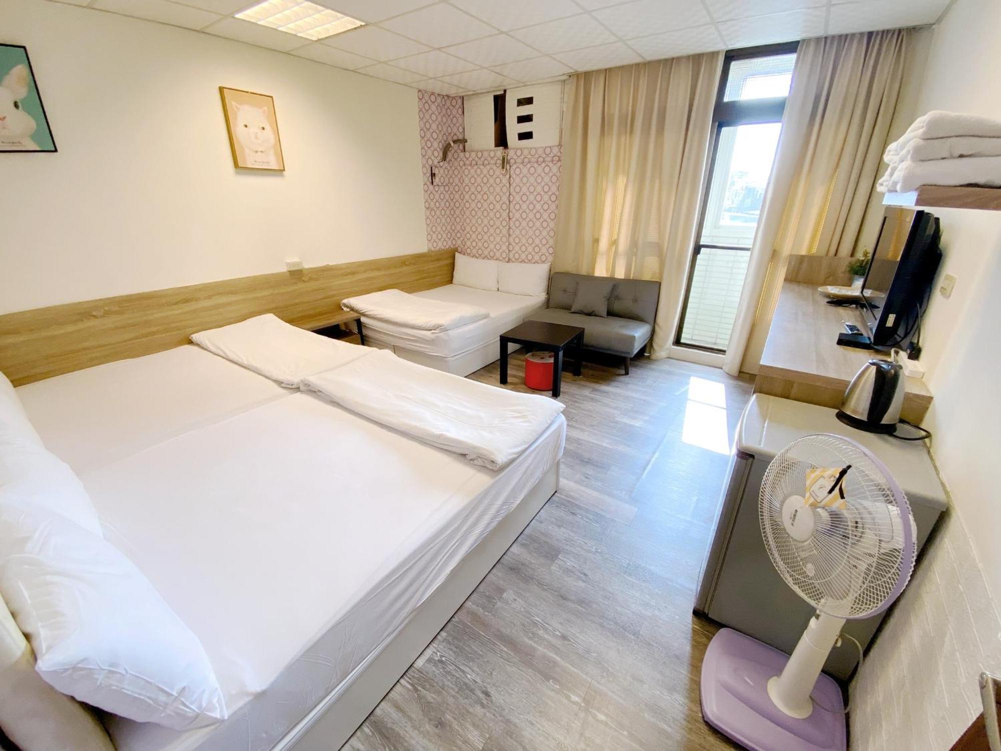 Fengjia Gift Box Homestay Taichung Extérieur photo