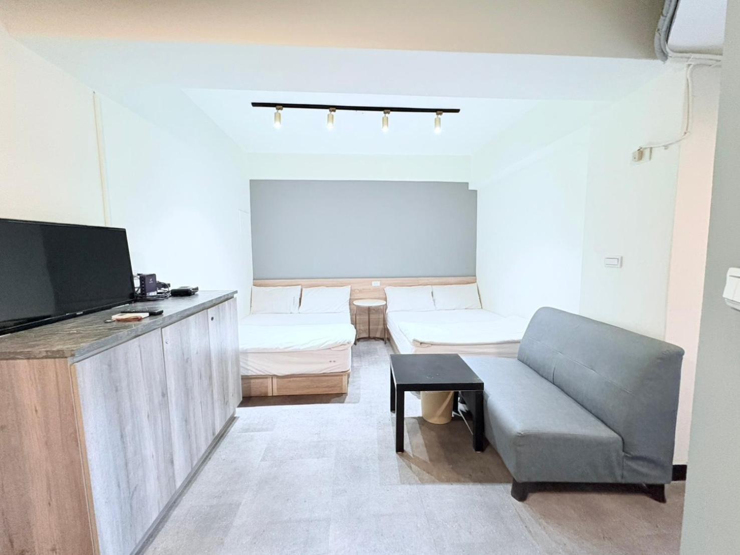 Fengjia Gift Box Homestay Taichung Extérieur photo