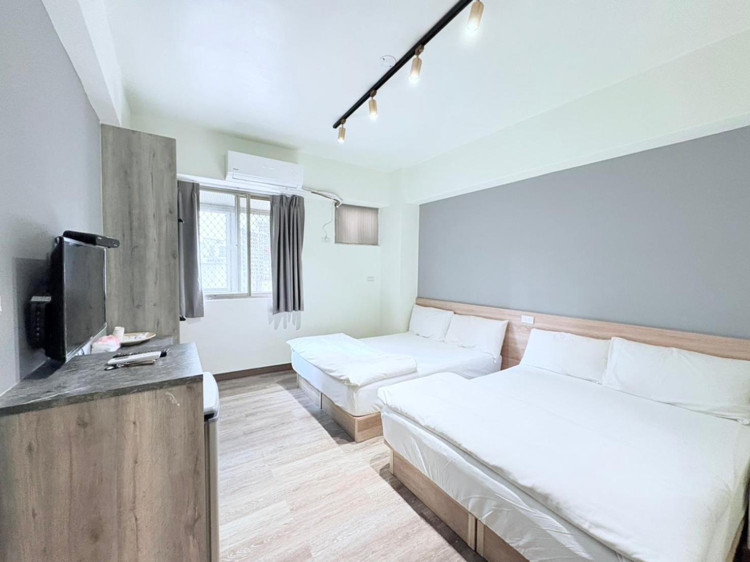 Fengjia Gift Box Homestay Taichung Extérieur photo